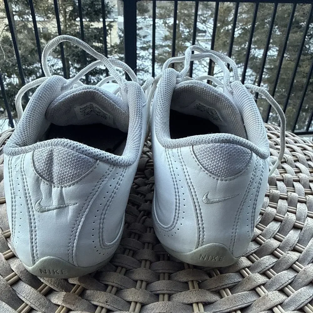 Nike Sideline Cheering Women’s Sports Shoe White Cheer Sneaker 8 US 39 EU 318674